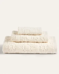 SCULPTED TOWEL COLLECTION