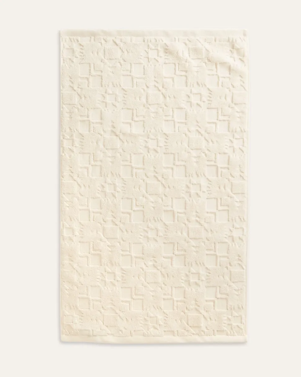 SCULPTED TOWEL COLLECTION