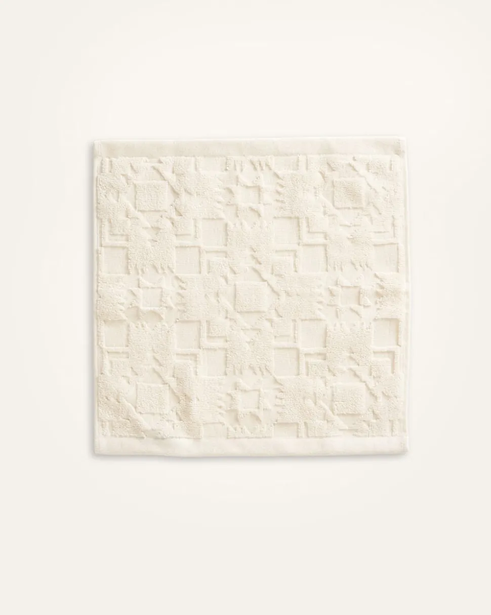 SCULPTED TOWEL COLLECTION