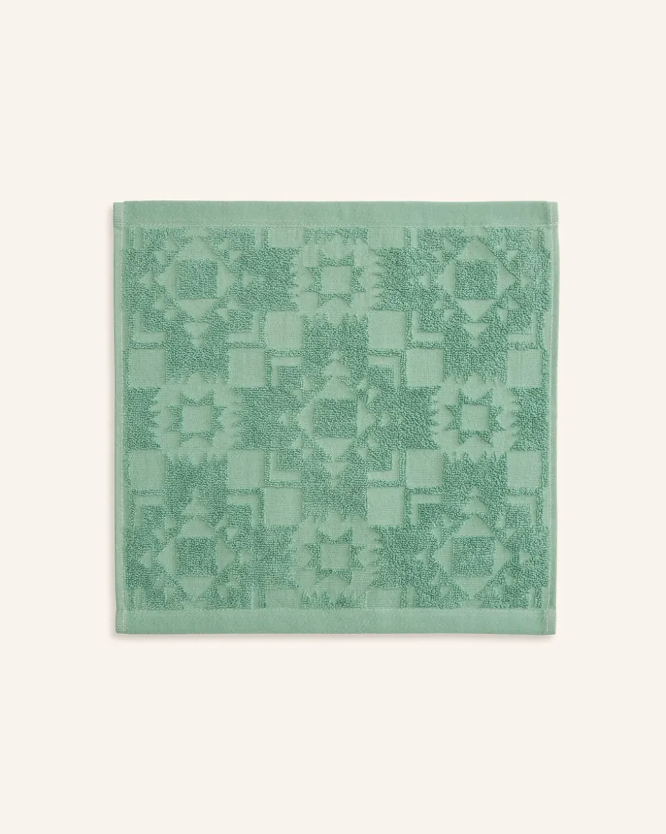 SCULPTED TOWEL COLLECTION