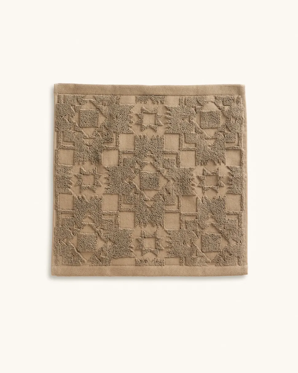 SCULPTED TOWEL COLLECTION