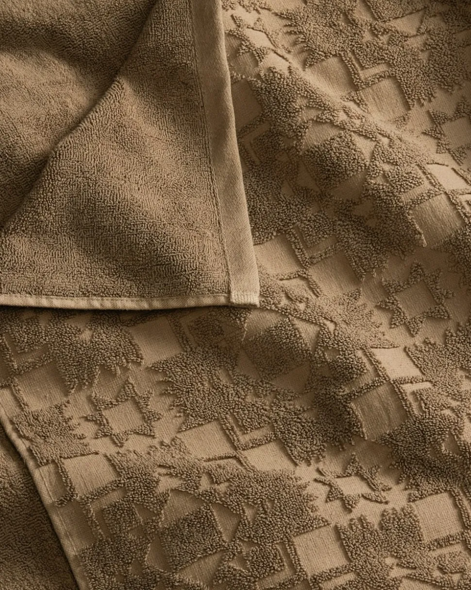 SCULPTED TOWEL COLLECTION
