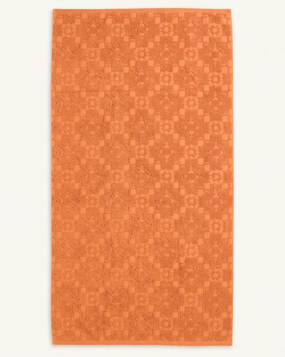 SCULPTED TOWEL COLLECTION