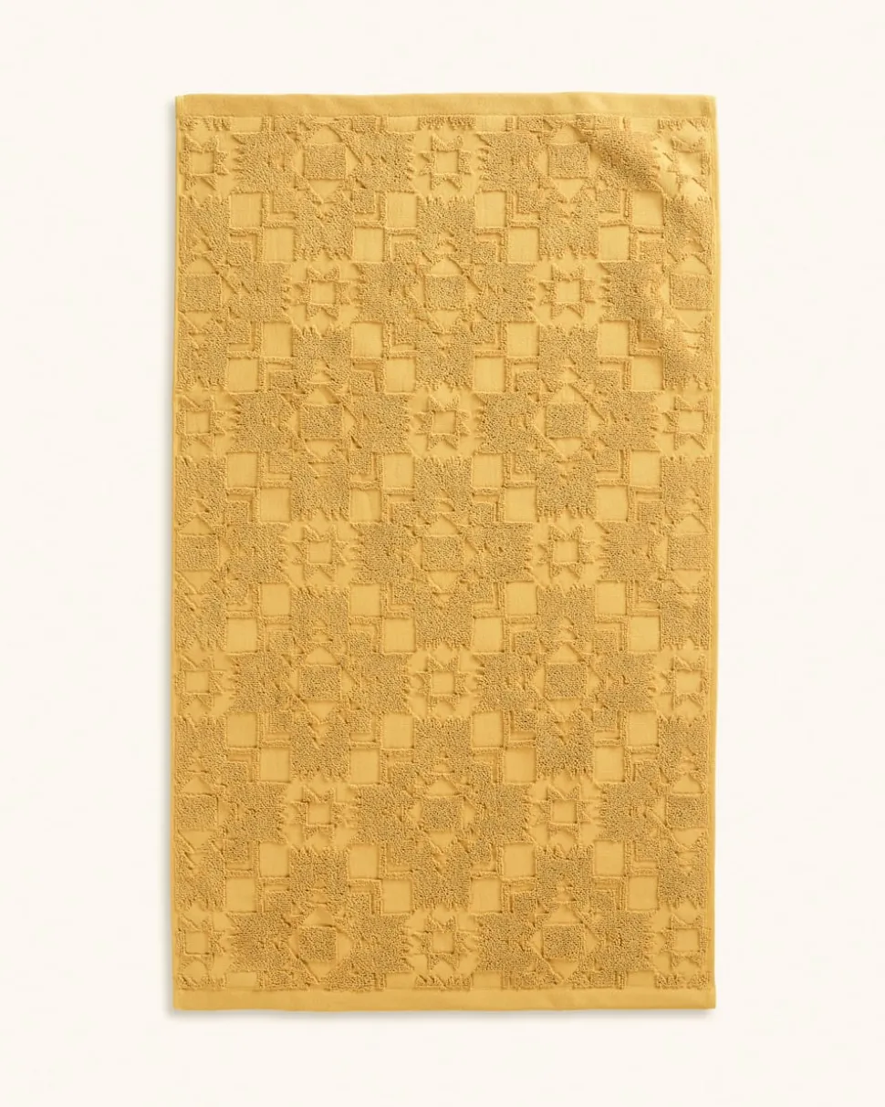 SCULPTED TOWEL COLLECTION